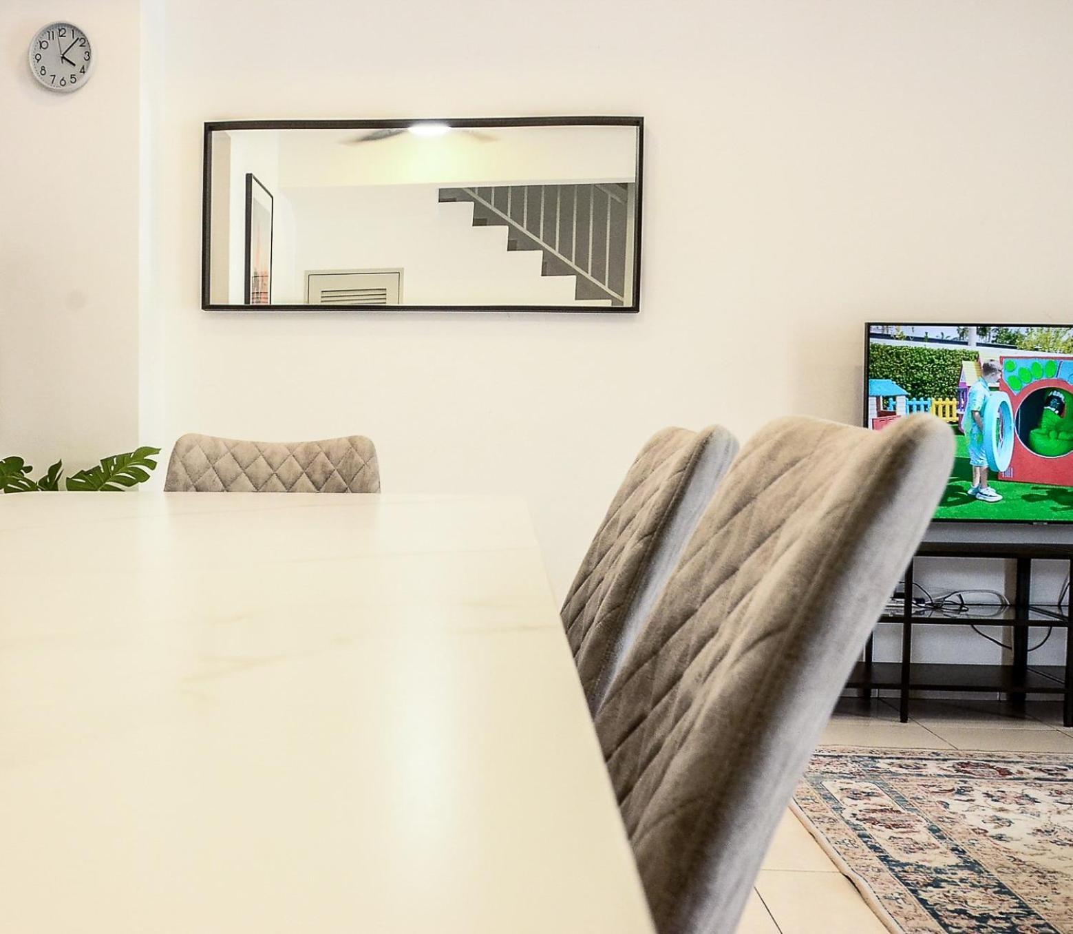 Holiday home Modern 4br Double Storey @ Setia Alam
