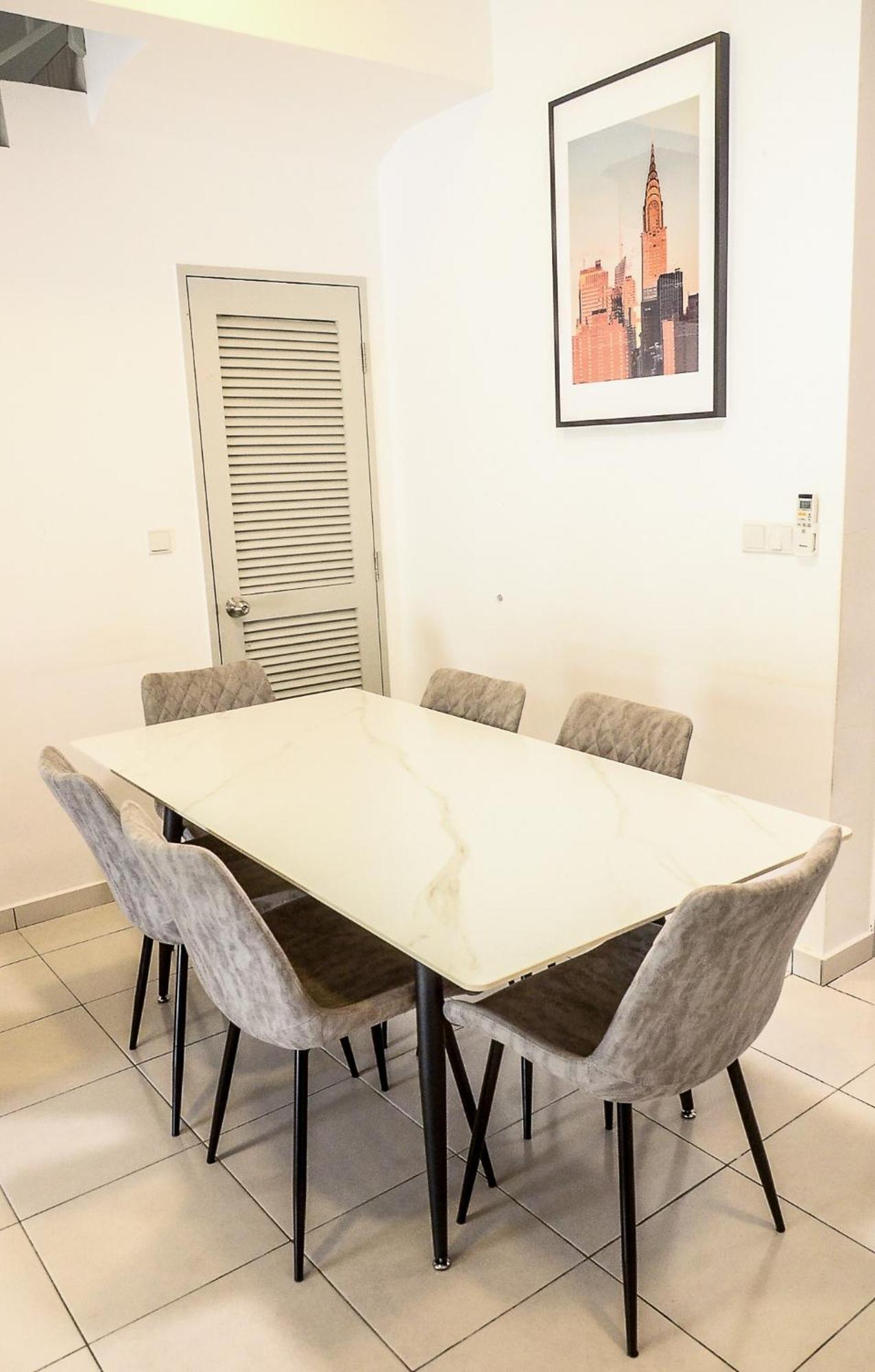 Modern 4br Double Storey @ Setia Alam Holiday home