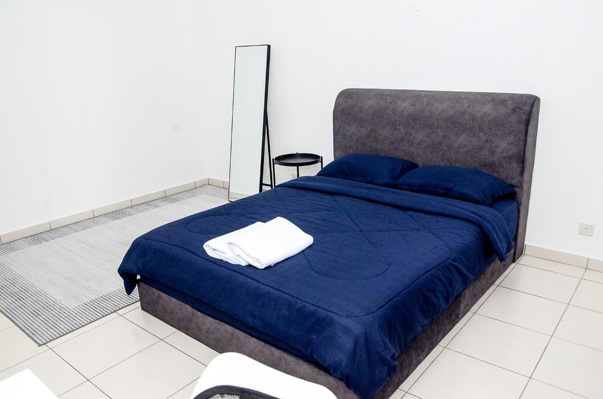 Modern 4br Double Storey @ Setia Alam Holiday home *