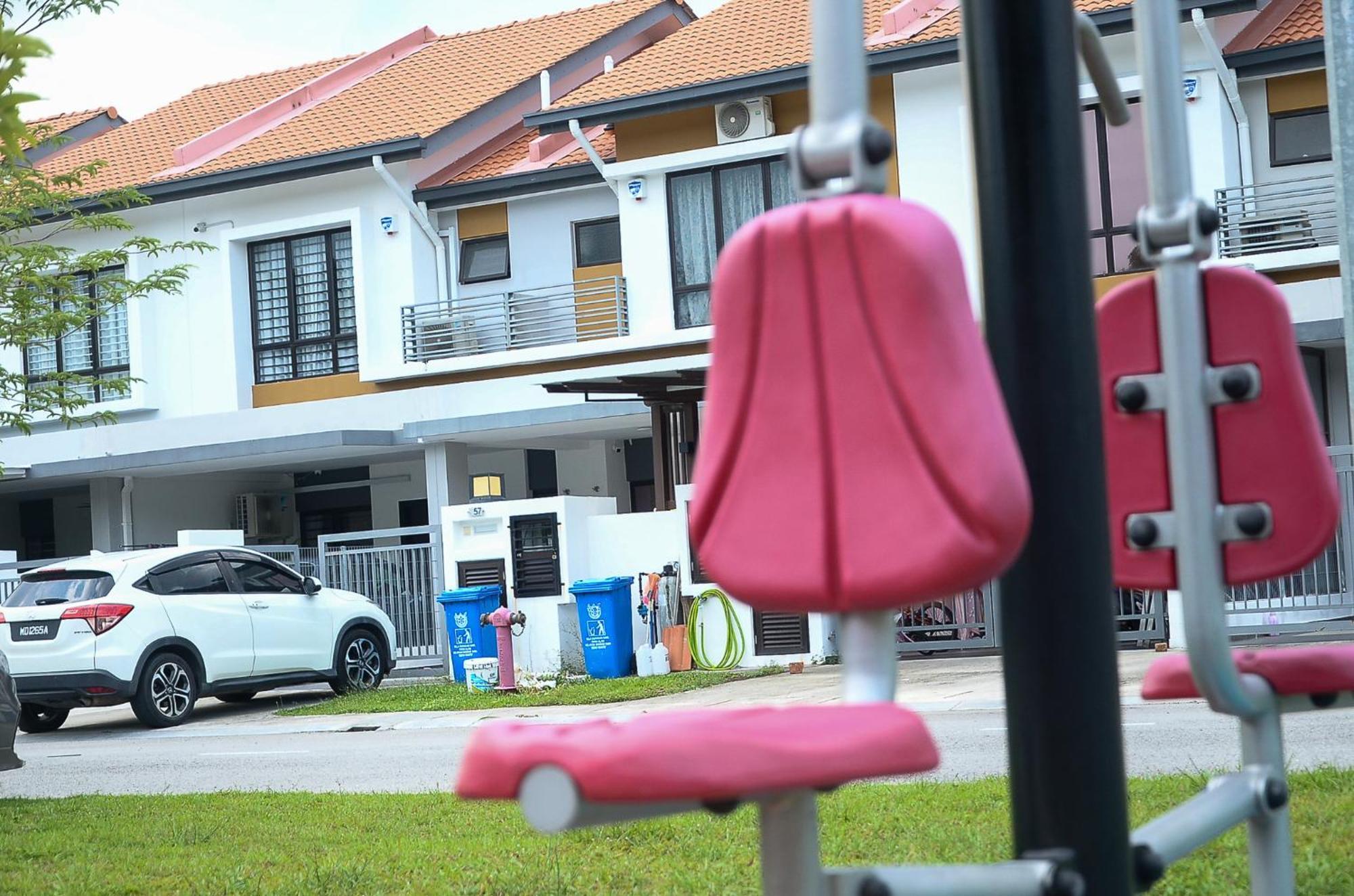 Modern 4br Double Storey @ Setia Alam Holiday home *