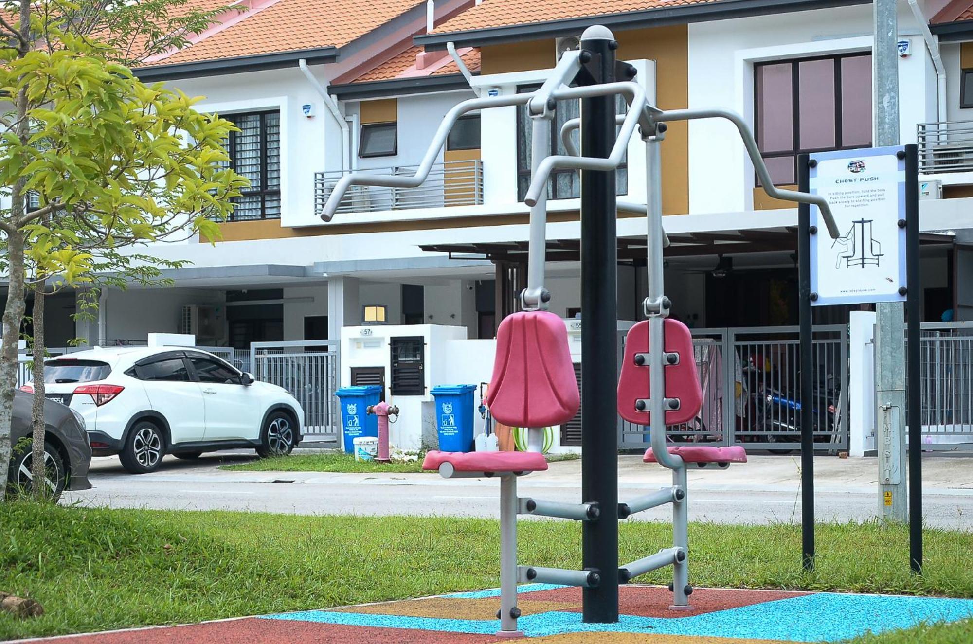 Modern 4br Double Storey @ Setia Alam Holiday home *